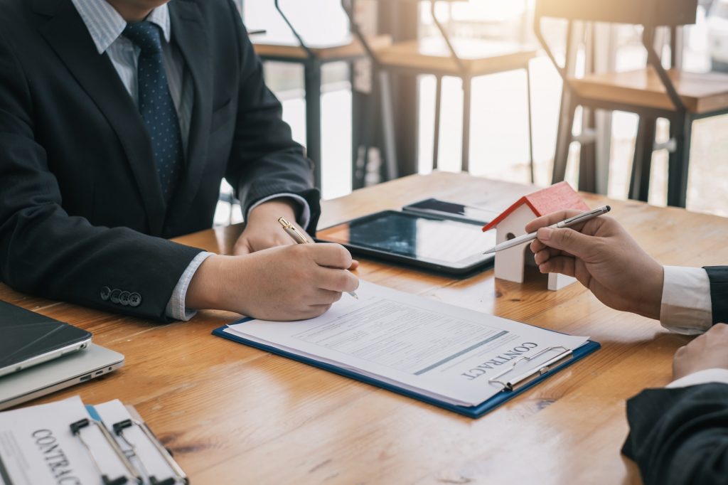 Business people contract. agreement was signed co-investment business.